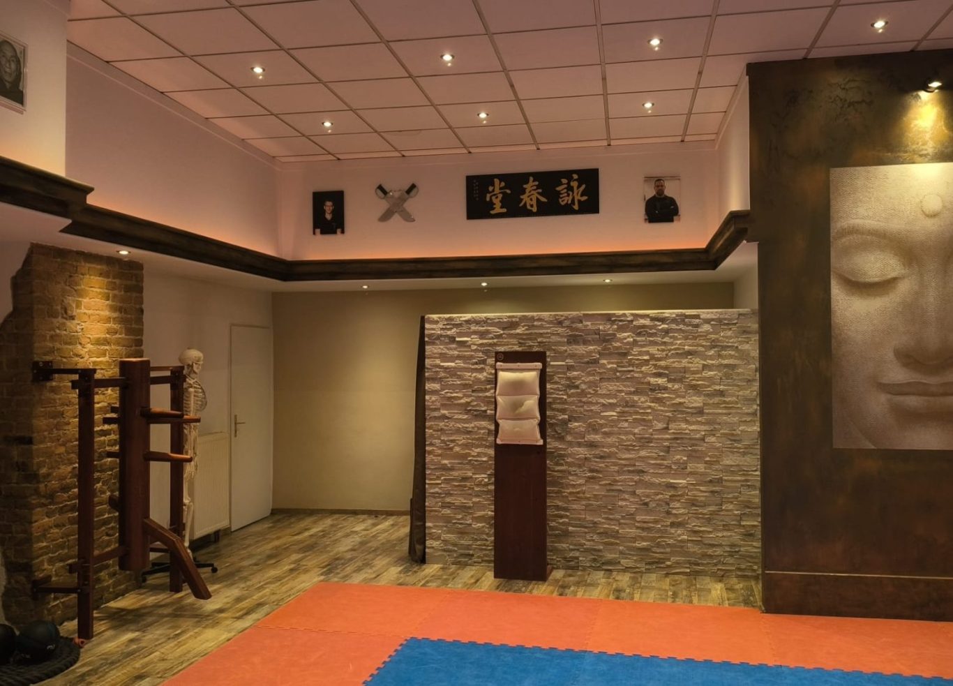 Ein wunderbar entspannter Ort um Ving Tsun zu erleben. Moderne Trainingsmethodik und traditionelle Kampfkunst. Die KUNFUFABRIK ist ein besonderer Ort. Hier trifft Tradition auf Moderne.